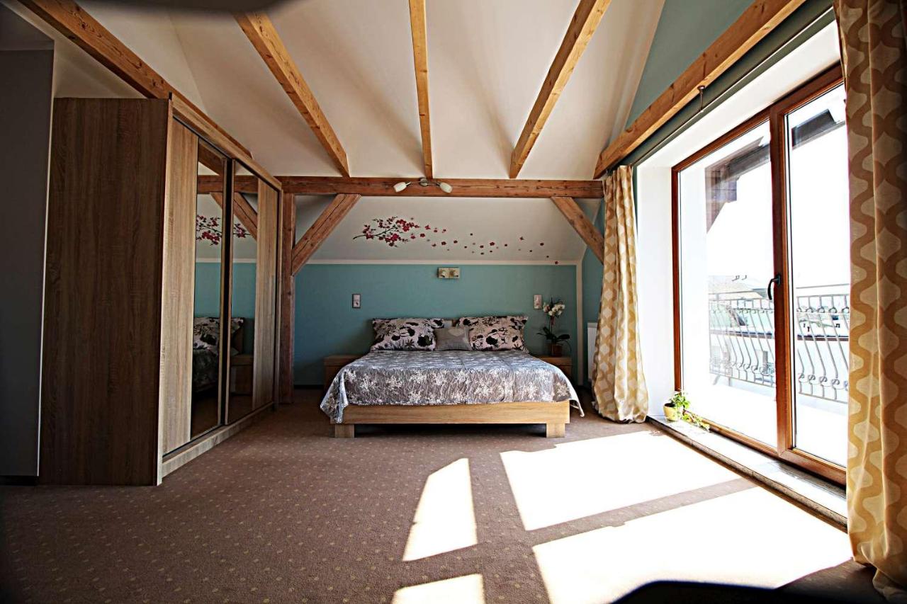 One-Bedroom Apartment with Sea View and Balcony