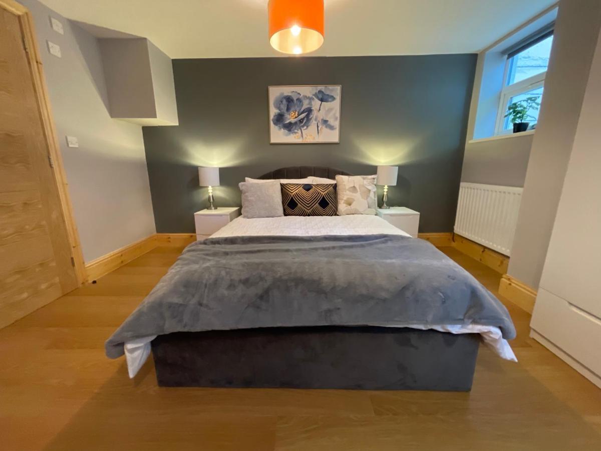 B&B Dudley - West Midlands-2 Double Bed Room Apartment - Bed and Breakfast Dudley