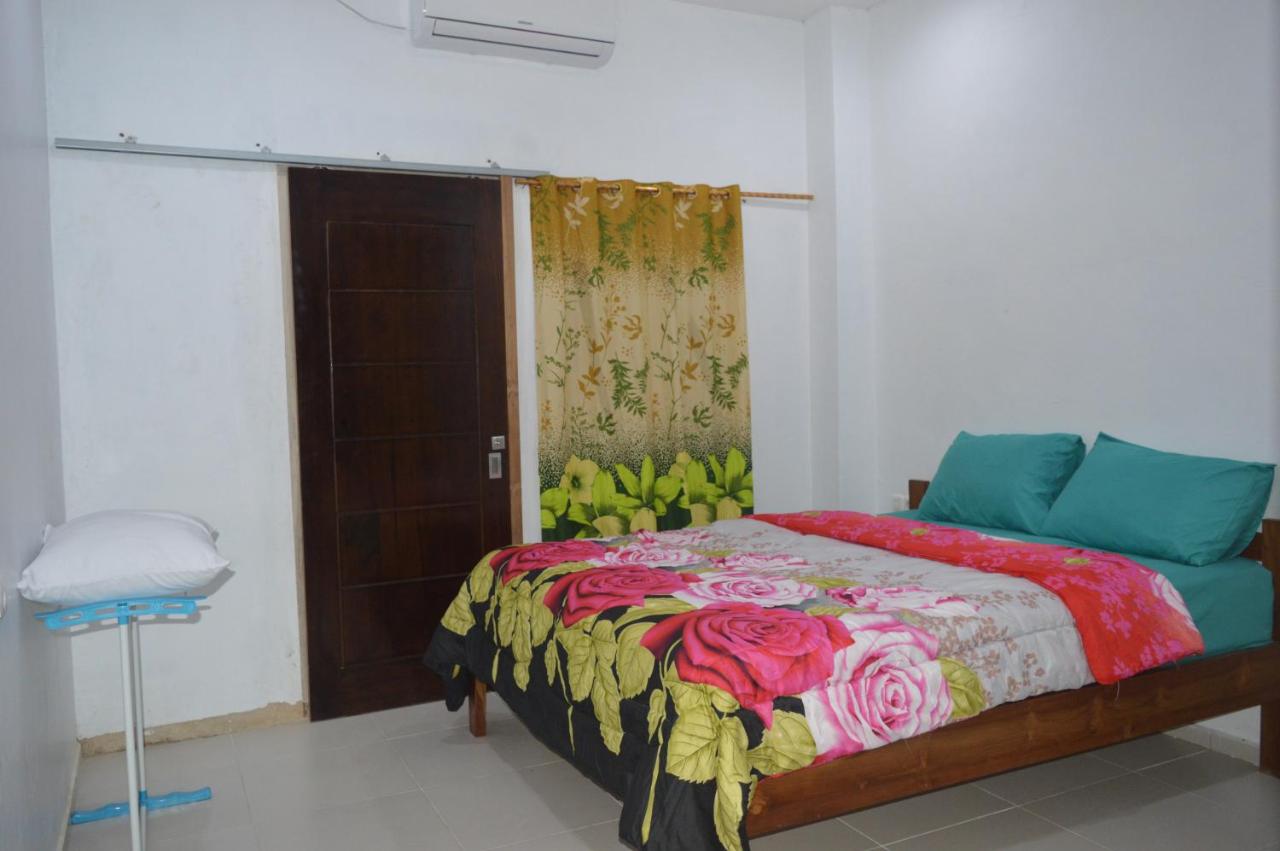 B&B Labuan Bajo - Mahoni Guest House Labuan Bajo - Bed and Breakfast Labuan Bajo