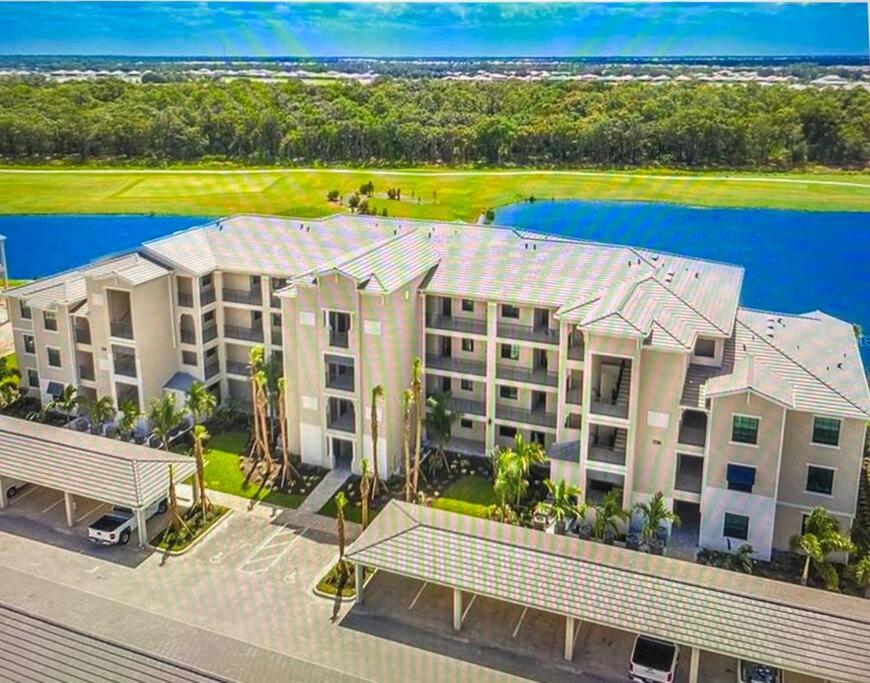 GOLF Paradise!-Lakewood National -Beautiful Resort -Palmer's Cove Condo - Chambres d'hôtes Bradenton