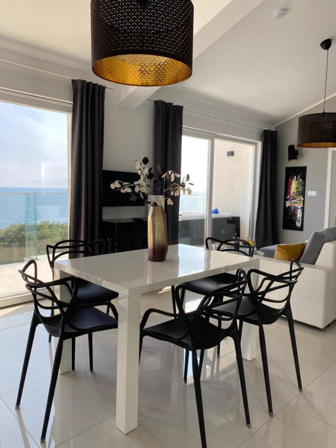 Penthouse Deluxe Apartment with Sea View
