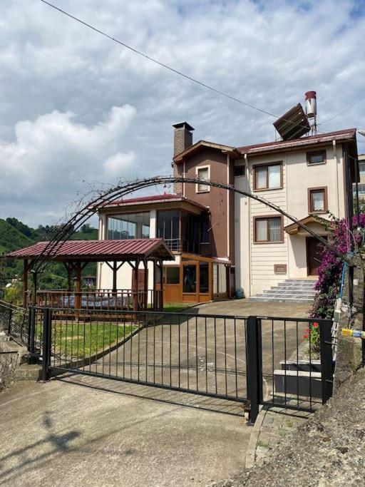 B&B Yanıkdağ - Nesli Villa & Bungalow - Dubleks Bahçeli Villa - Bed and Breakfast Yanıkdağ