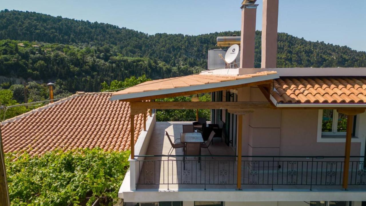 Ameli Apartment , Spacious With Mountain View, Lefkada - B&B