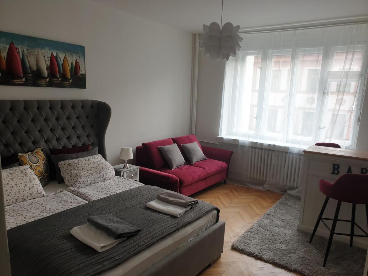 Newly refurbished central - Ferienwohnung Prag