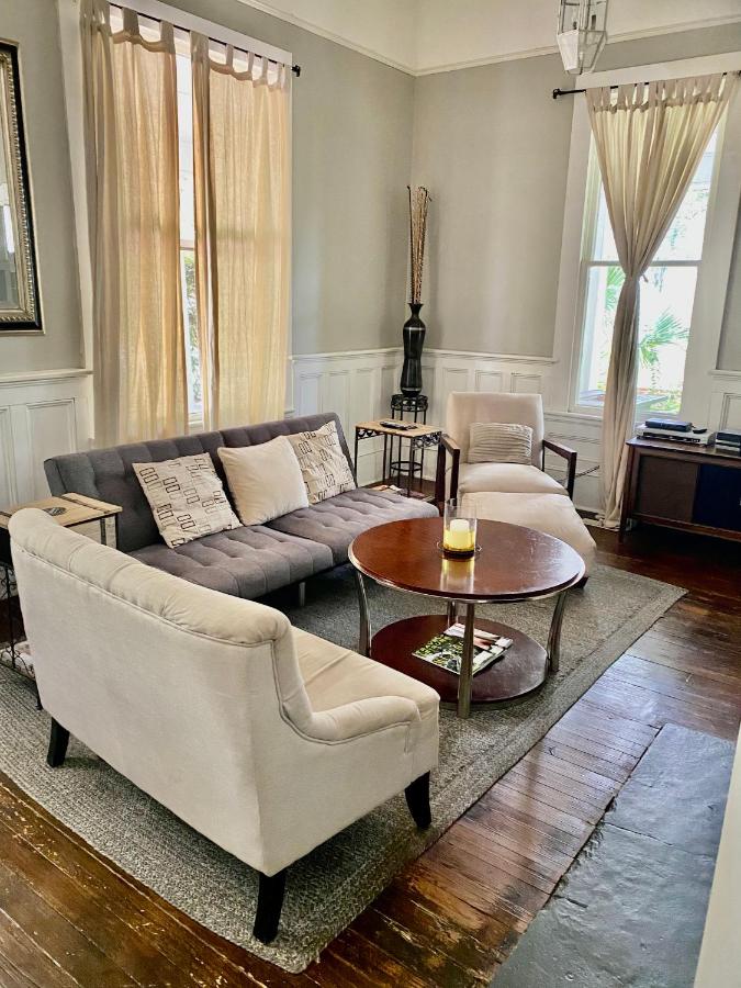 Classic/Modern Downtown Home - B&B Valdosta