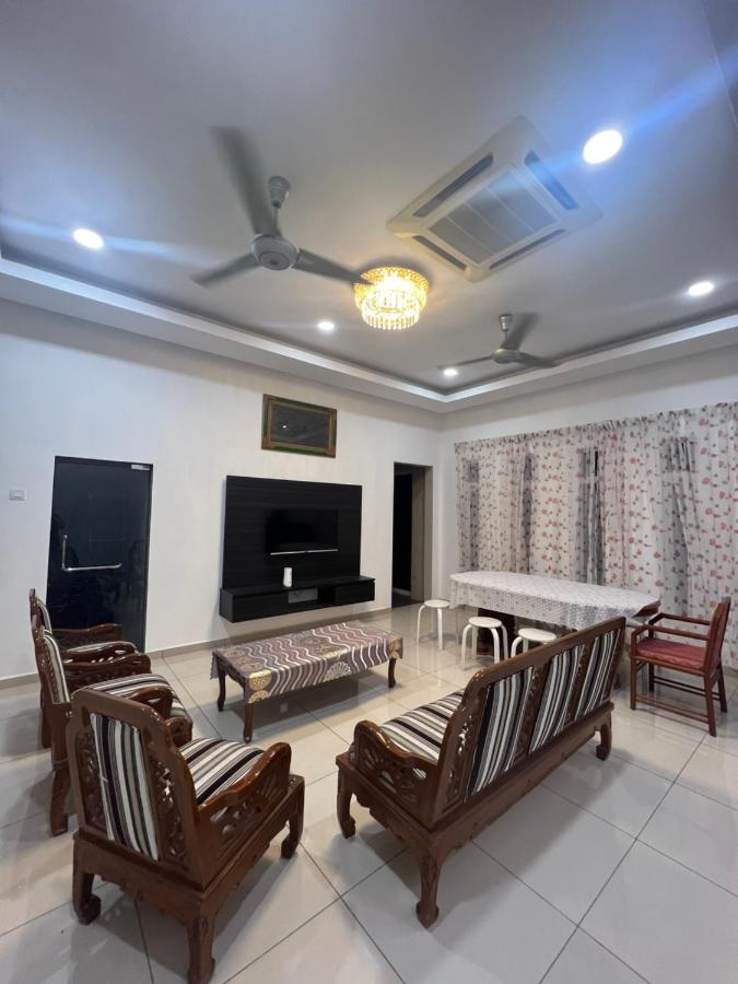 HOMESTAY TERATAK AZIZAH RAHMAN Melaka - B&B