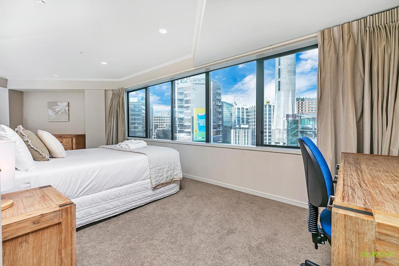 QV Front Stage City Lights(1113) - B&B