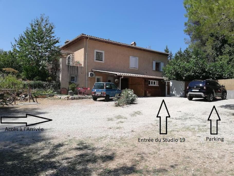 Studio19 Cosy Sauna Jacuzzi et jardinet privatifs - B&B Draguignan