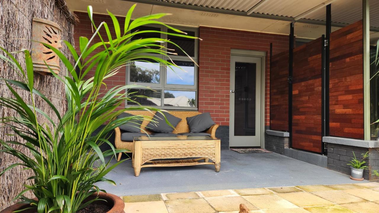 Haven Studio Hideaway near Airport - B&B Perth
