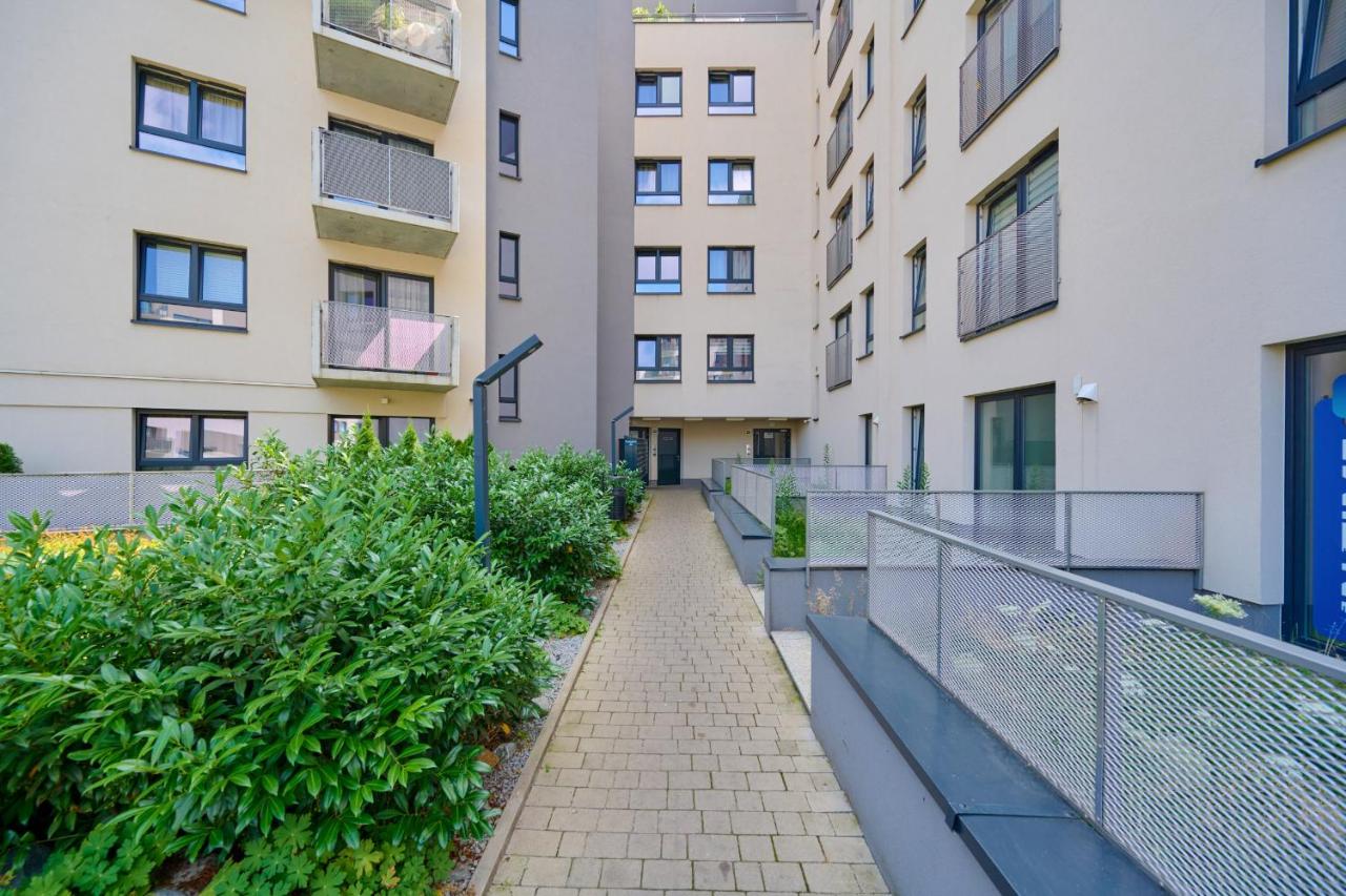 Spacious Apartment with Balcony near the Slavic Hill Wrocław by Renters Prestige - B&B
