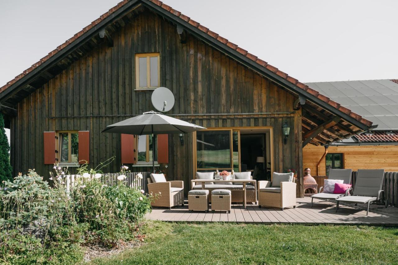 Mika Hof exklusive Apartments in Alleinlage mit Terrasse & Weitblick - B&B Weitnau