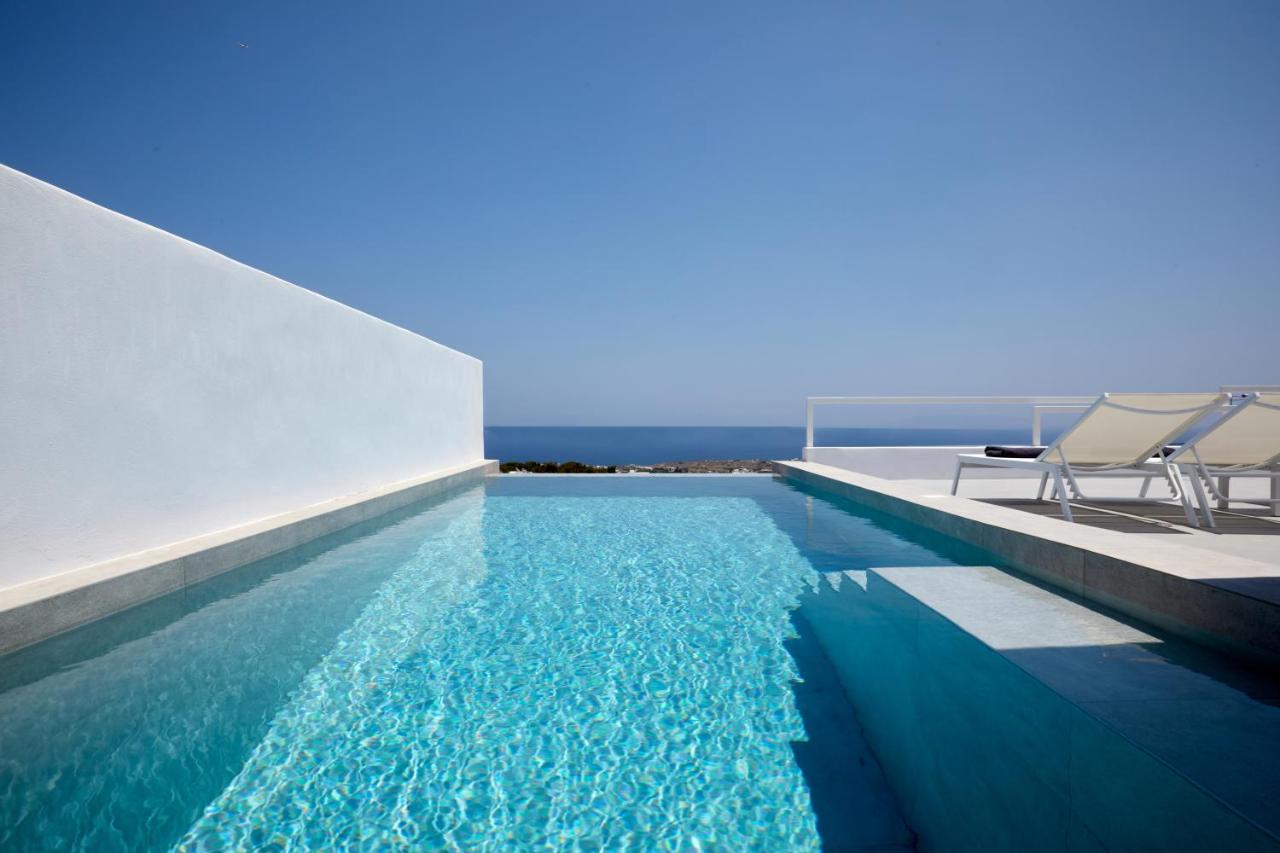 Thadeos Villa with private jetted Pool - B&B Firá