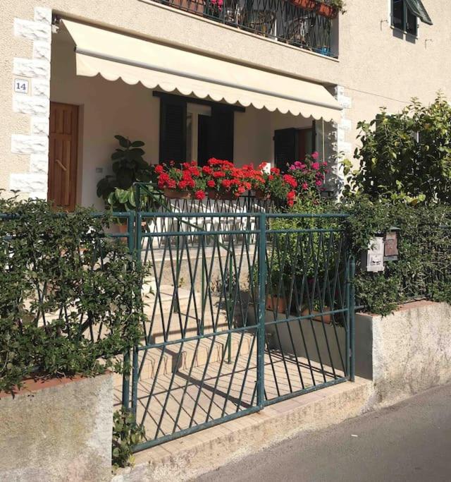 Casa Lucietta, 30 mt dal mare e posto auto privato - B&B Marciana Marina