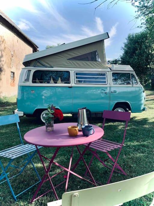 B&B Torchefelon - Nuit insolite Combi Volkswagen T2B campagne - Bed and Breakfast Torchefelon