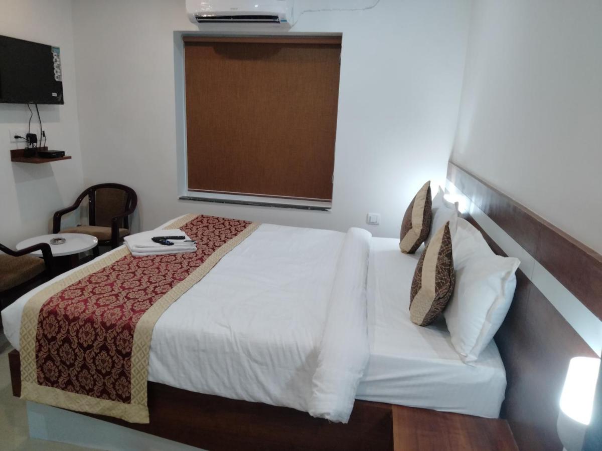 Chambre Double Deluxe (2 Adultes + 1 Enfant)