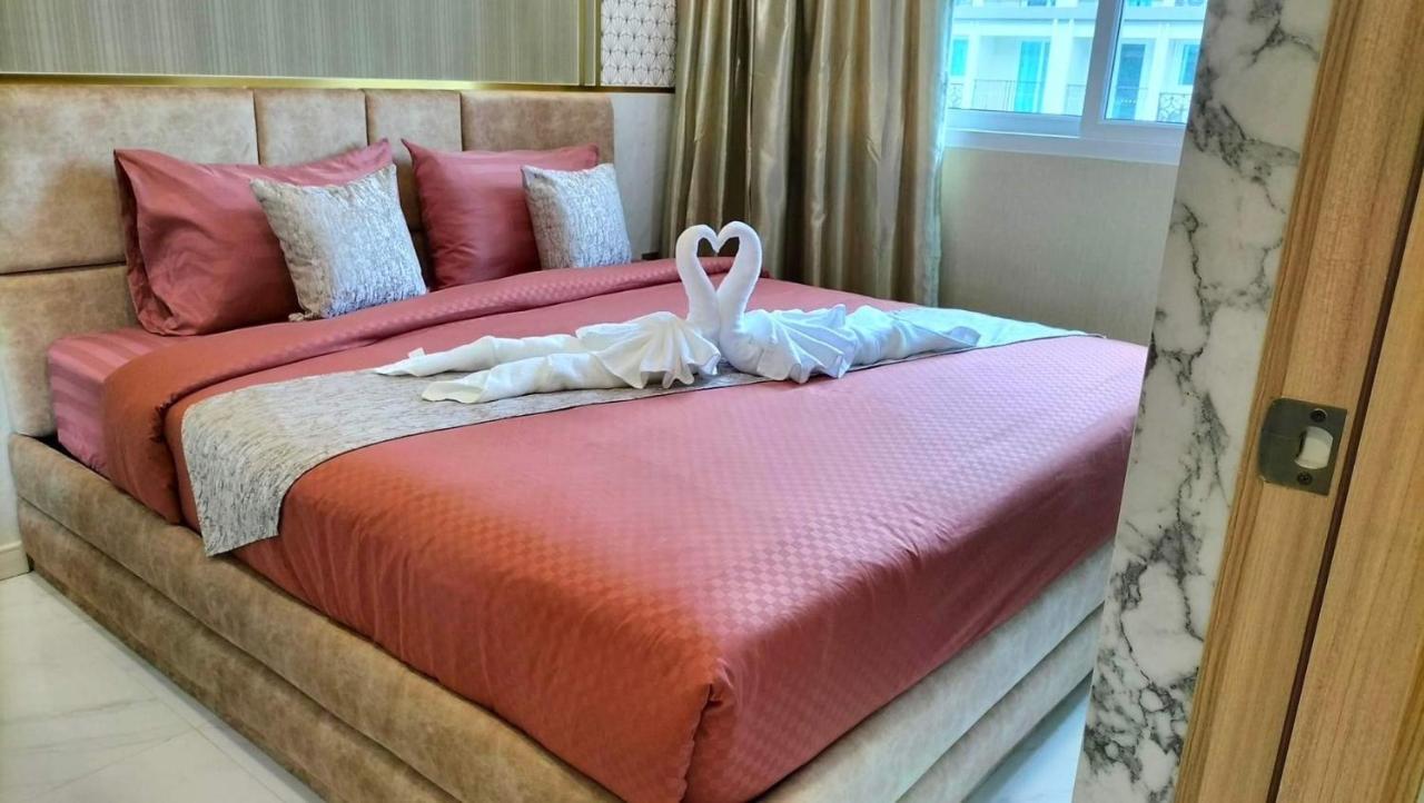 Kamer met Kingsize Bed en Uitzicht op het Zwembad