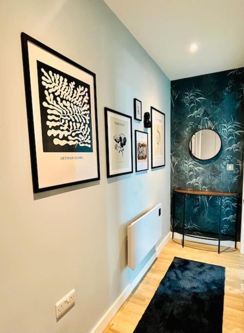 Beautifully presented one bedroom apt close to Old Trafford Stadium - B&B