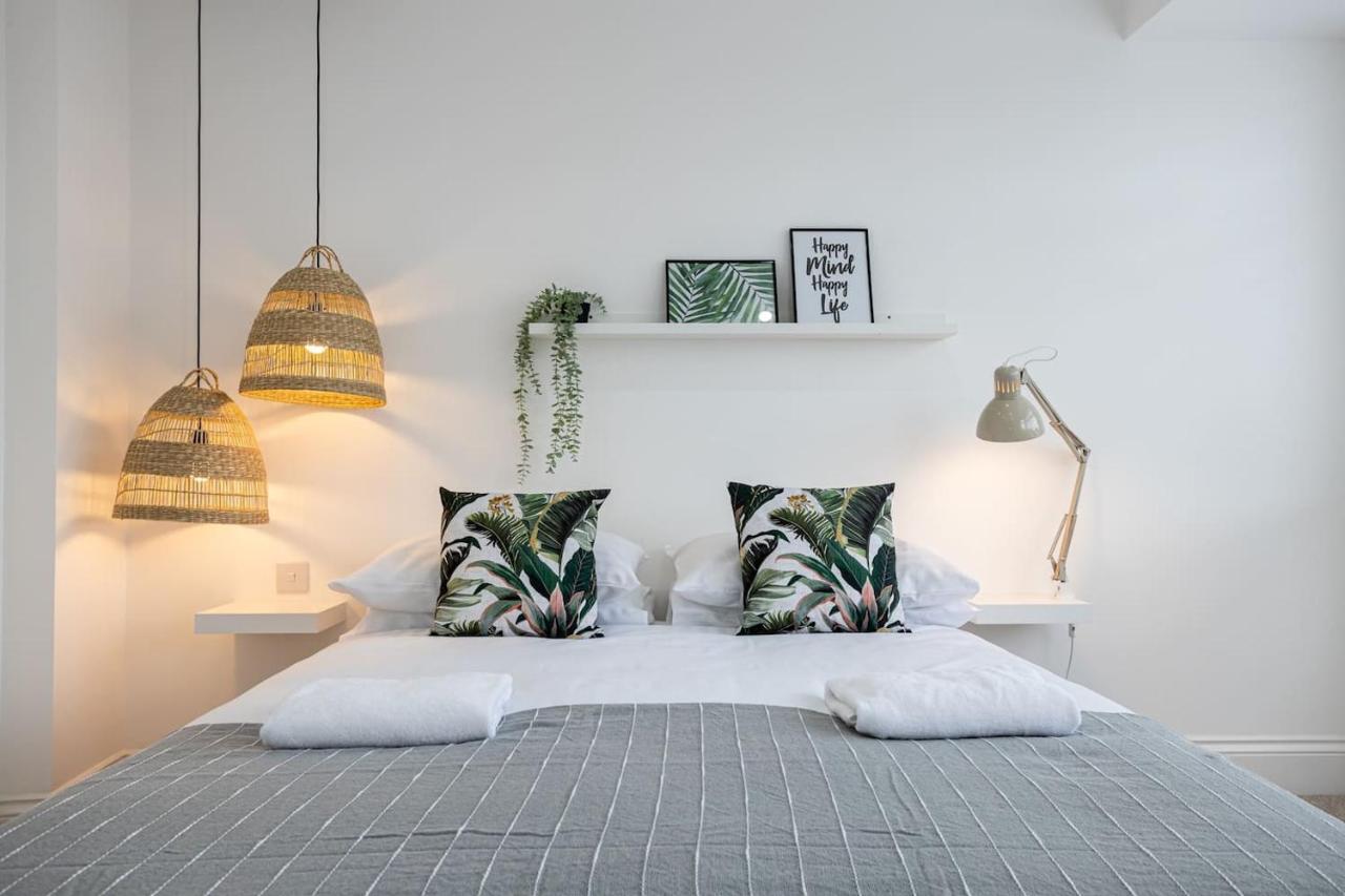B&B Manchester - Scandi Inspired Home In Eccles - Bed and Breakfast Manchester