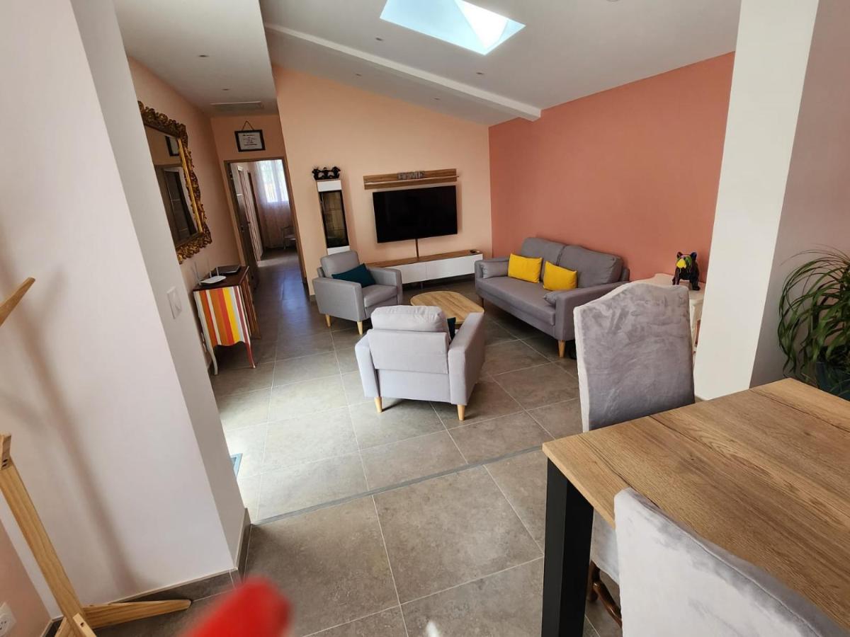 VILLA Ô Chris spacieuse, 2 Terrasses, 1 SPA, à 15 mn de Marseille, de la Côte bleu et Aix en Provence - B&B Saint-Victoret