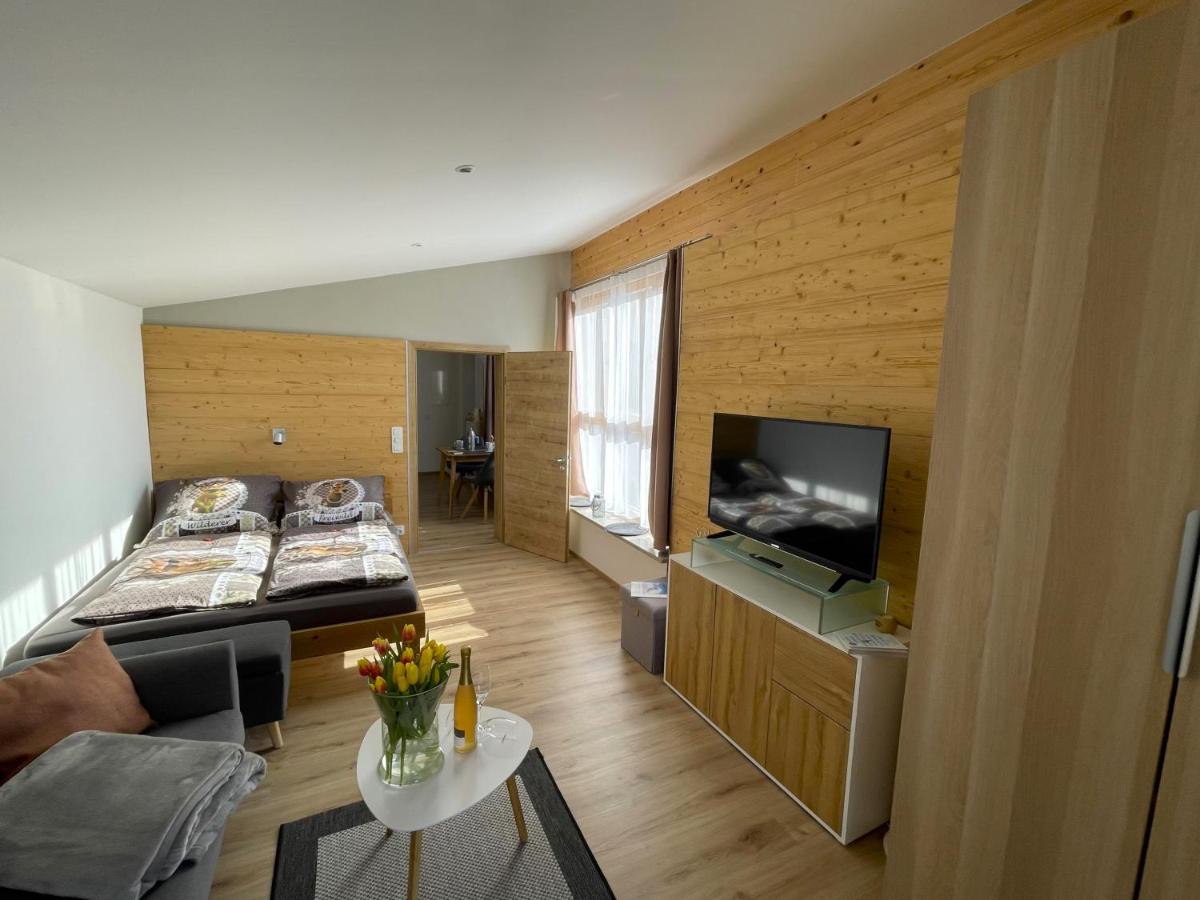 Römer Appartement mit sonniger Terrasse - Ferienwohnung