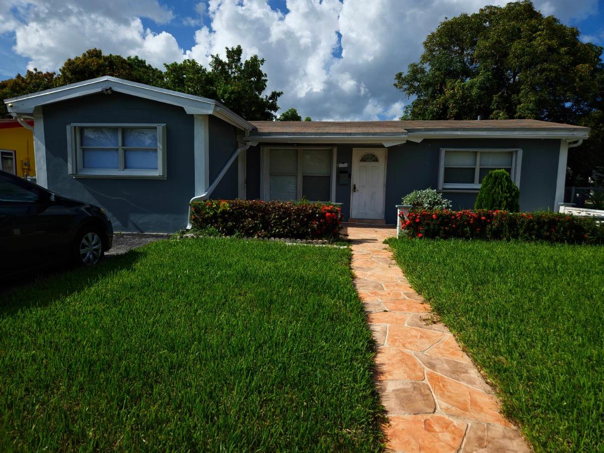 The Vacay Inn - Bed and Breakfast Lauderdale Lakes