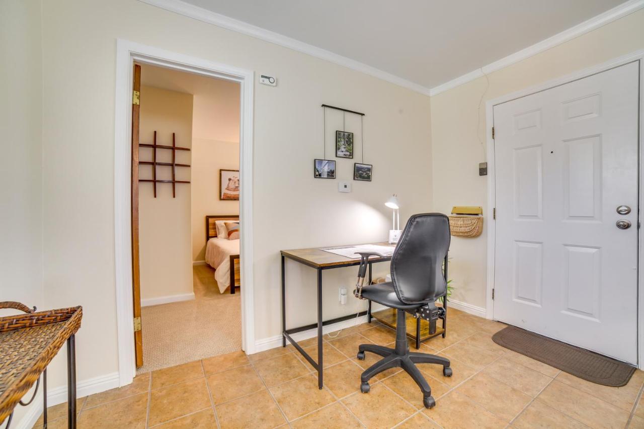 Workspace & Yard! Tahoe Area Home 28 Mi to Slopes - B&B Carson City
