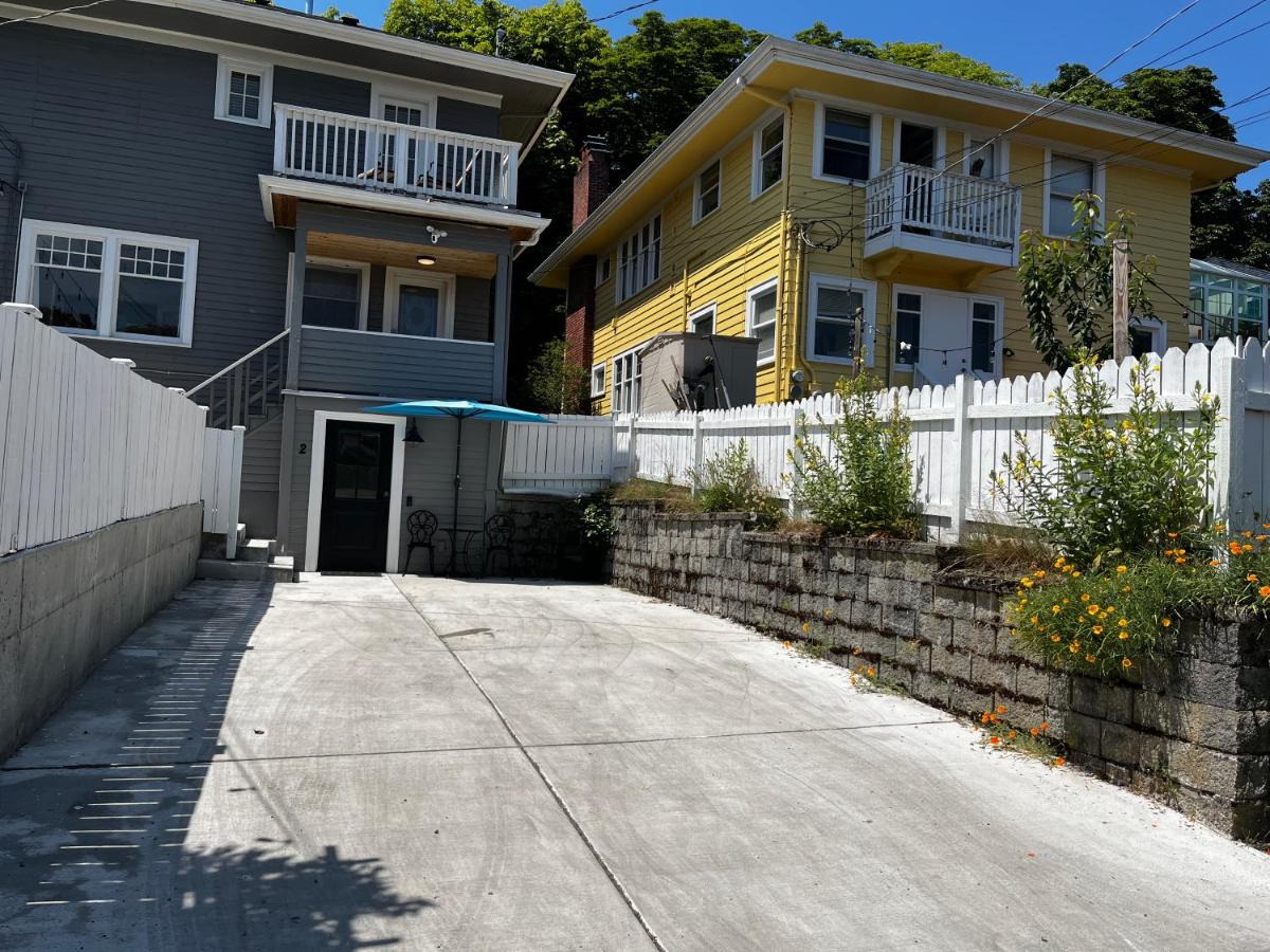 Modern and warm house - B&B Seattle