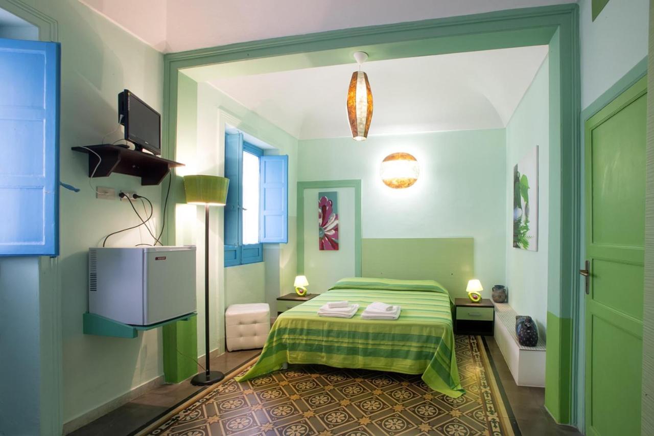 Double Room with Bathroom and Terrace