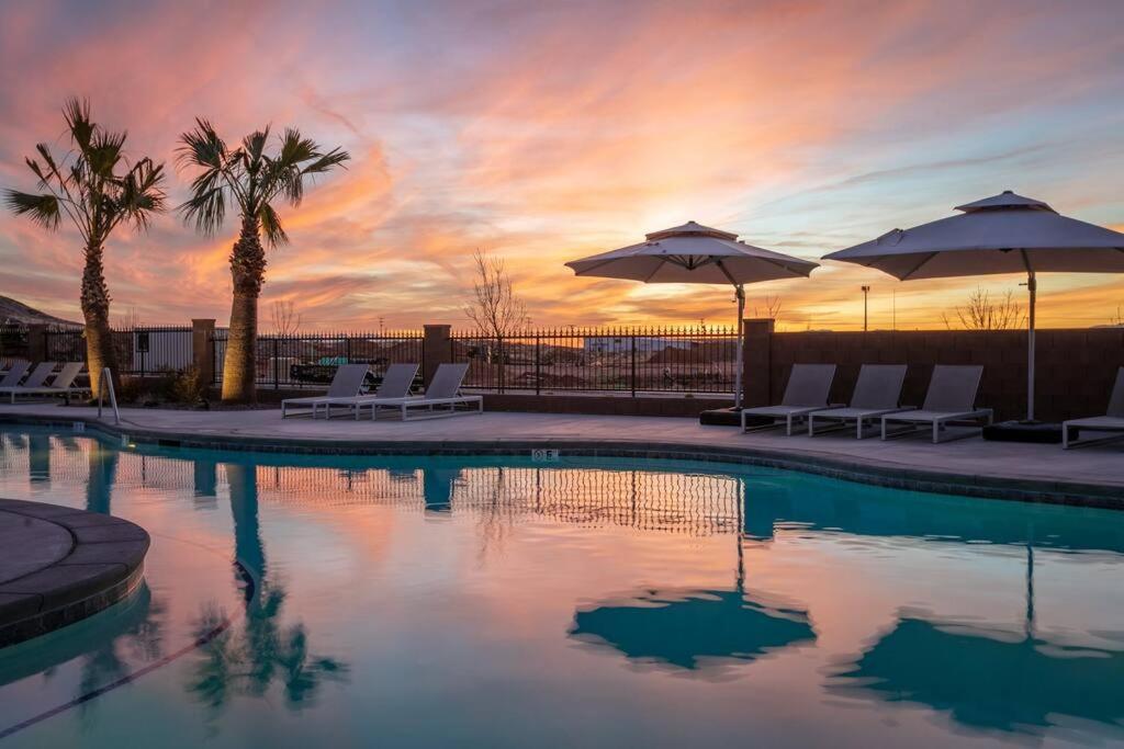 Zion Village PLAYcation 1 - Pool - Hot Tub - Lazy River - EV - Gym - Sleeps 21 - Chambres d'hôtes Hurricane