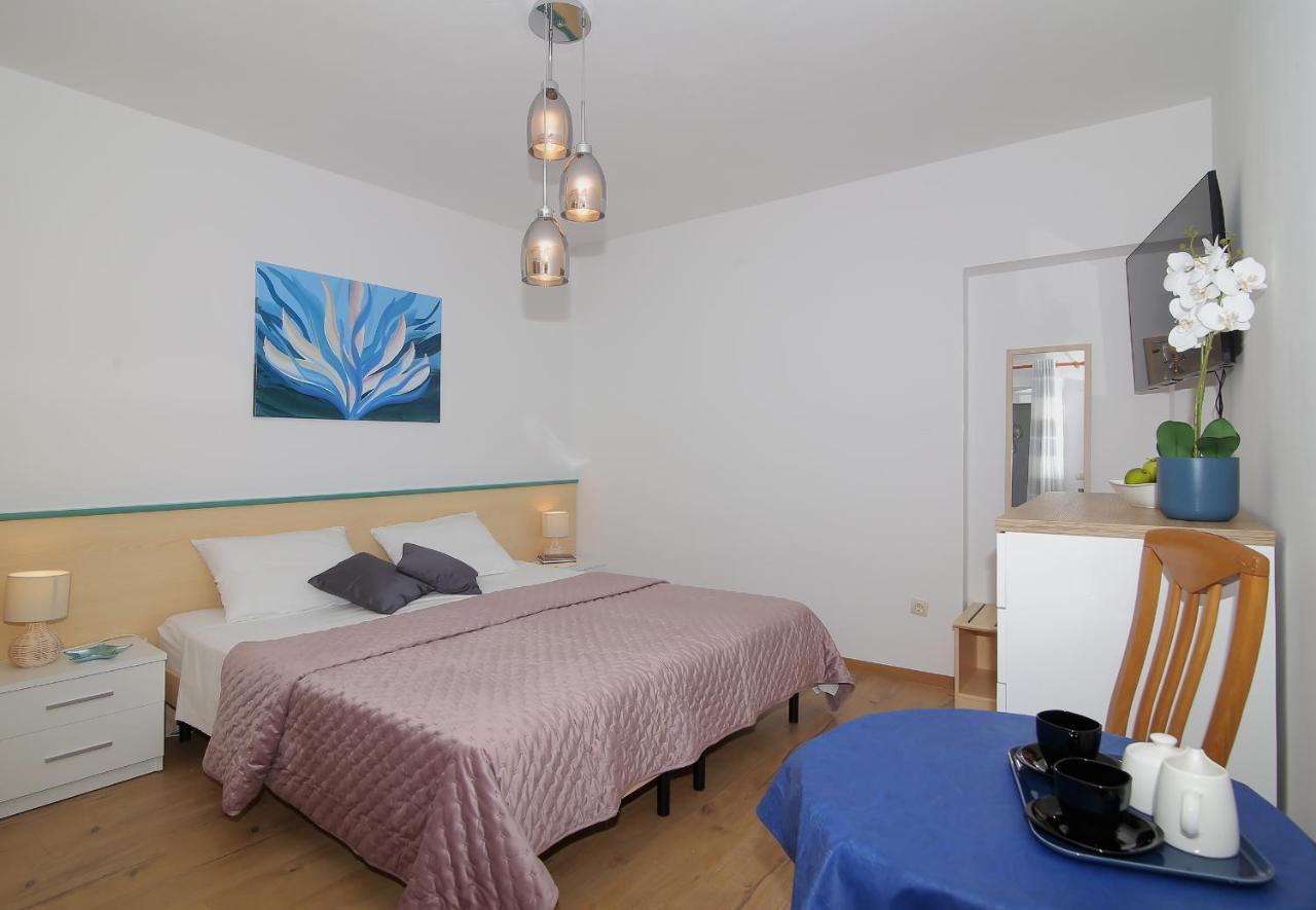 Doppel- oder Zweibettzimmer