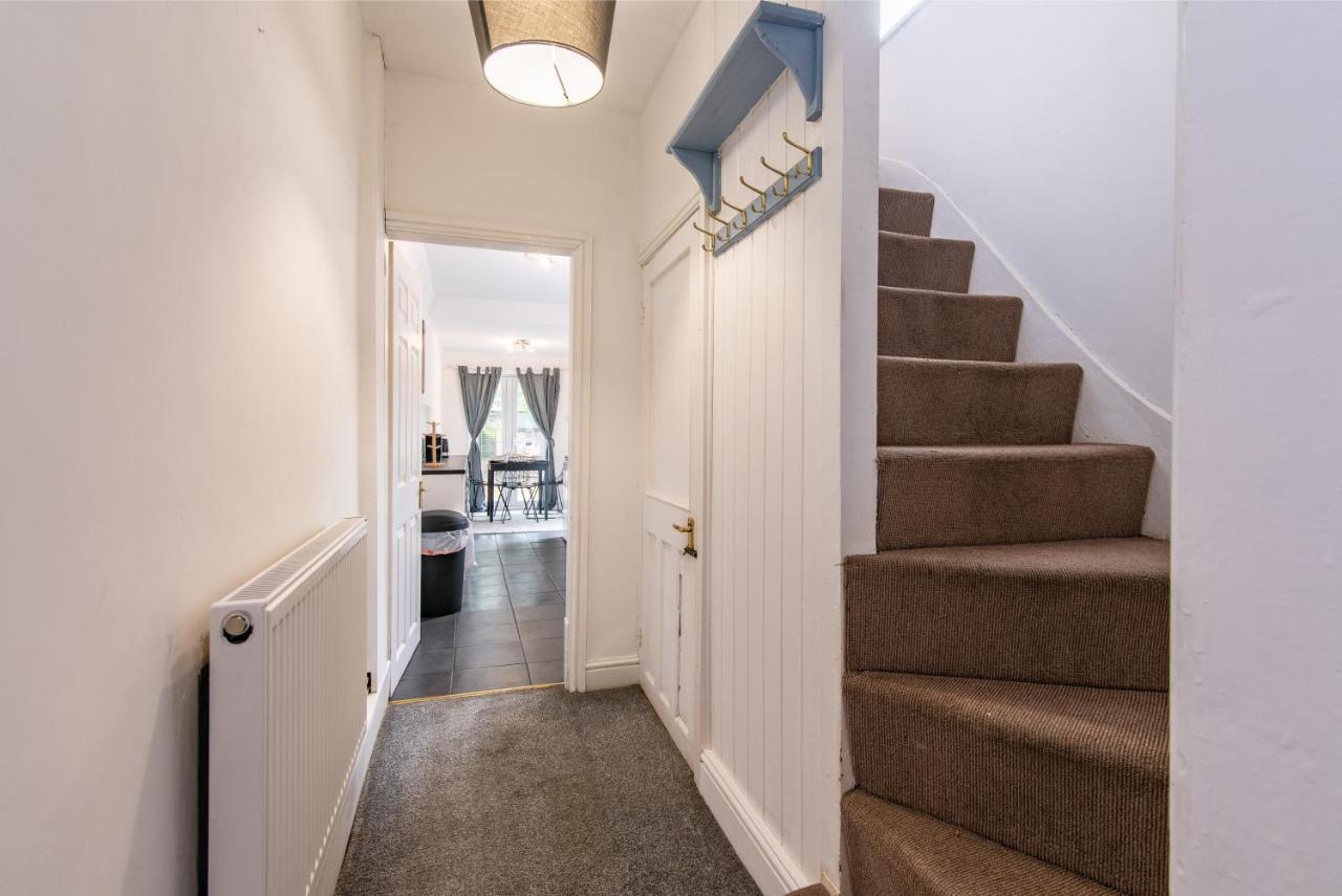 Lumley House - Delightful 2BR Terraced House near Birmingham - B&B