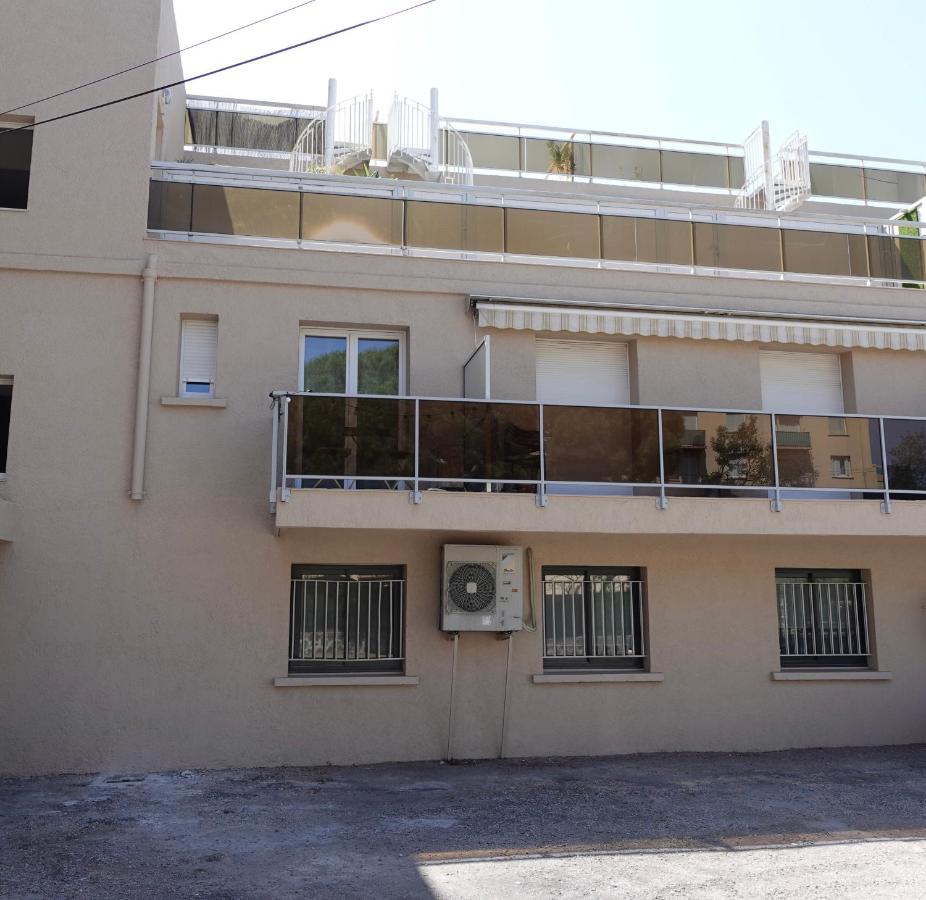 Studio climatisé avec balcon à 10 mn des plages - B&B