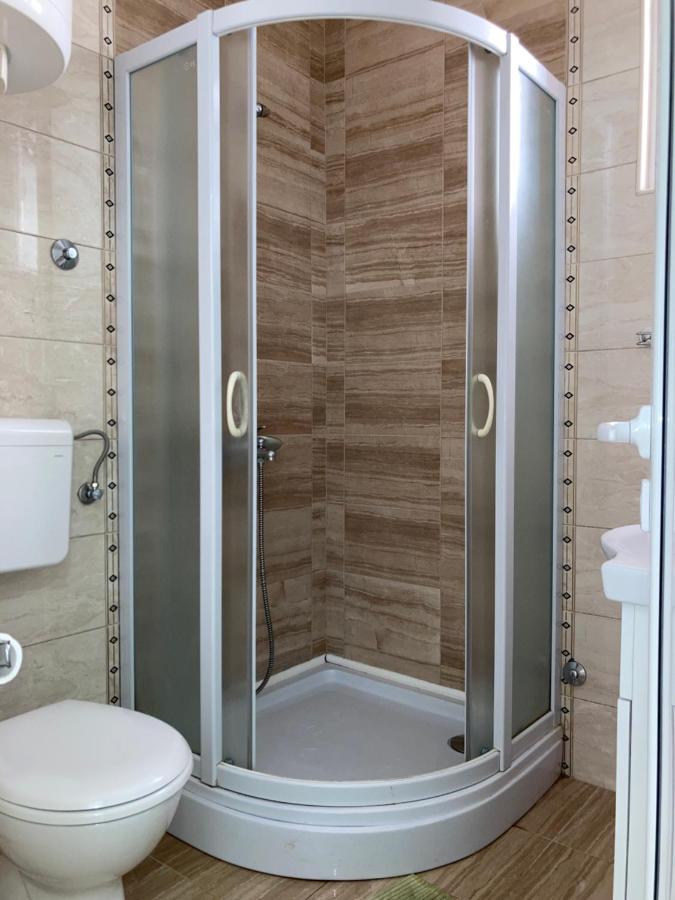 Camera Familiare con Vista Giardino