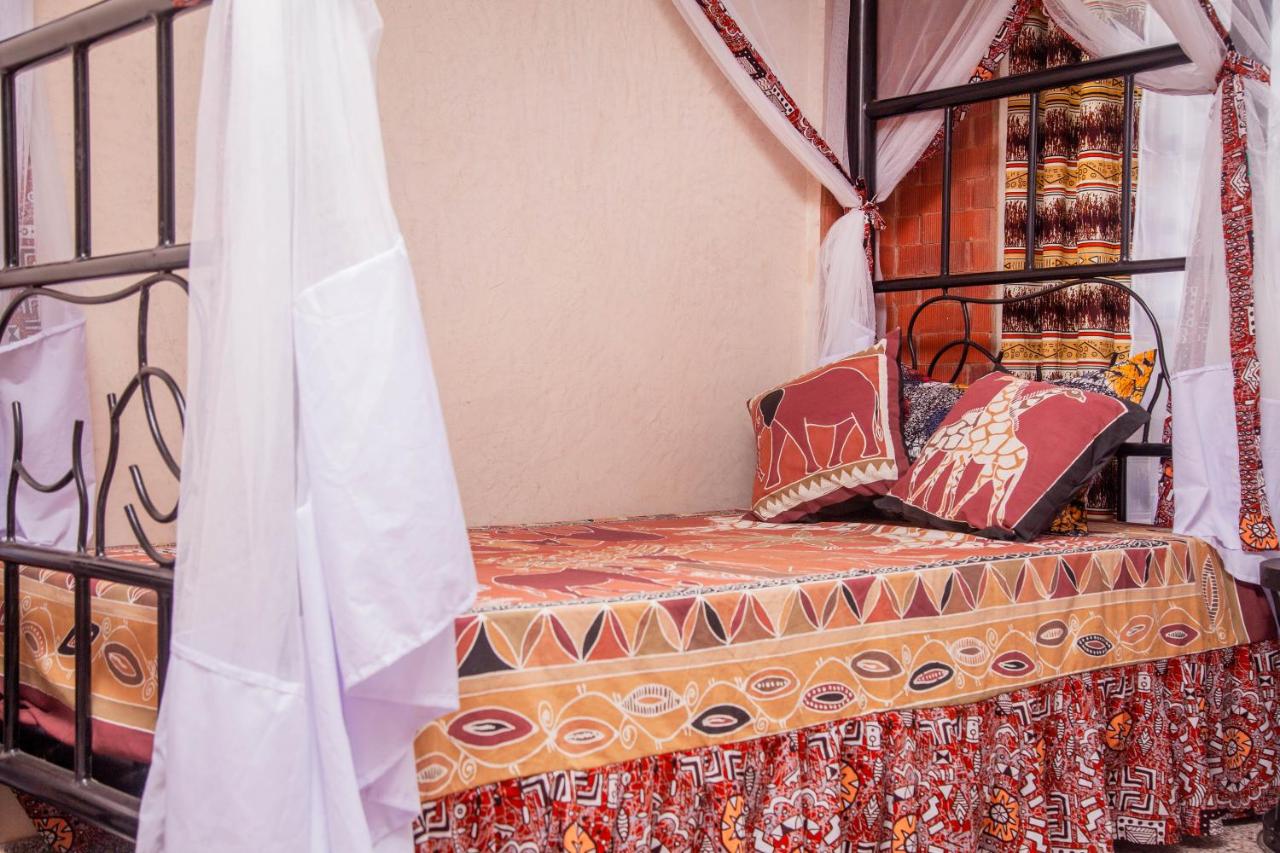 B&B Entebbe - JET VILLAS ENTEBBE ( JVE ) - Bed and Breakfast Entebbe