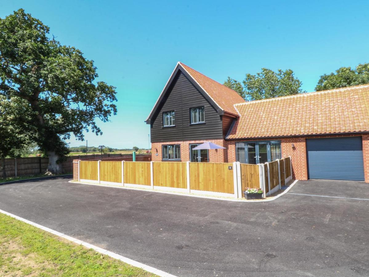 Oak Tree House, 1 Homestead Gardens - B&B Filby