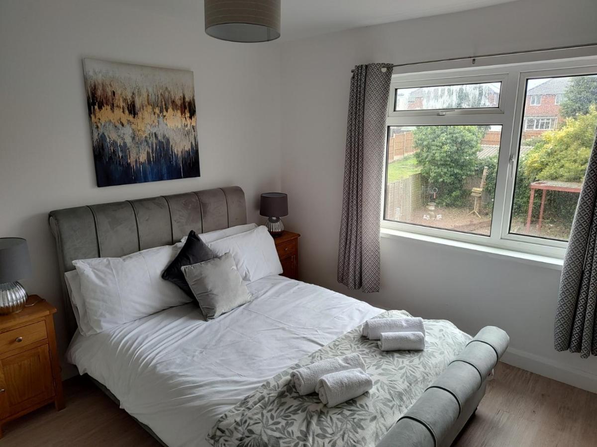 Wavertree Drive 3 bed contractor home in Leicester - Bed and Breakfast