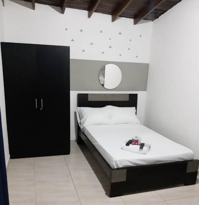 B&B Envigado - APARTESTUDIO ALCALA ENVIGADO, CERCA A C.C VIVA . - Bed and Breakfast Envigado