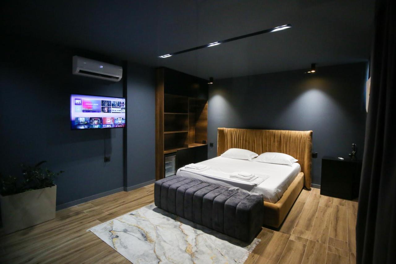 Deluxe Double Room with Side Sea View