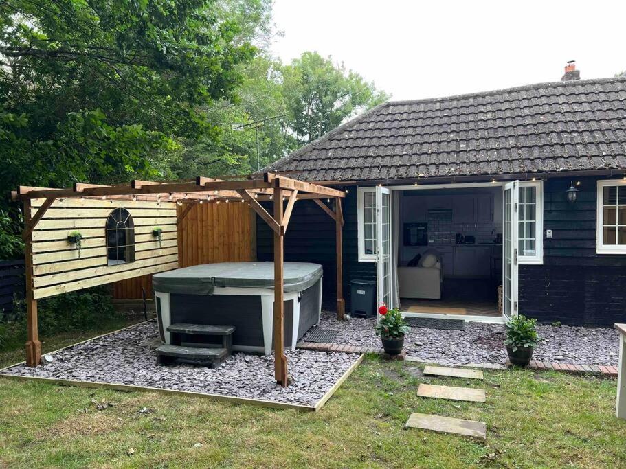 B&B Cadnam - Hot Tub hideaway! New Forest - Bed and Breakfast Cadnam