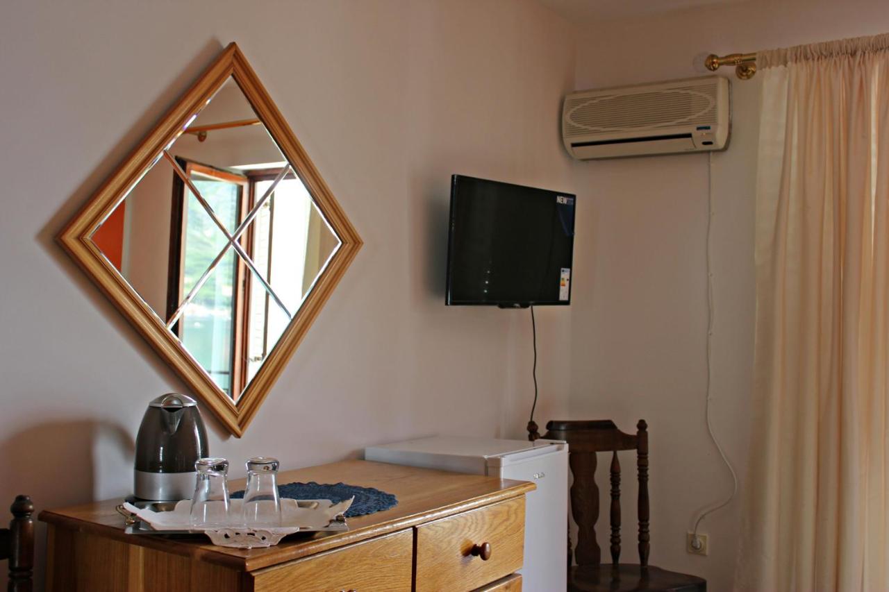Standard Twin Room with Shared Bathroom