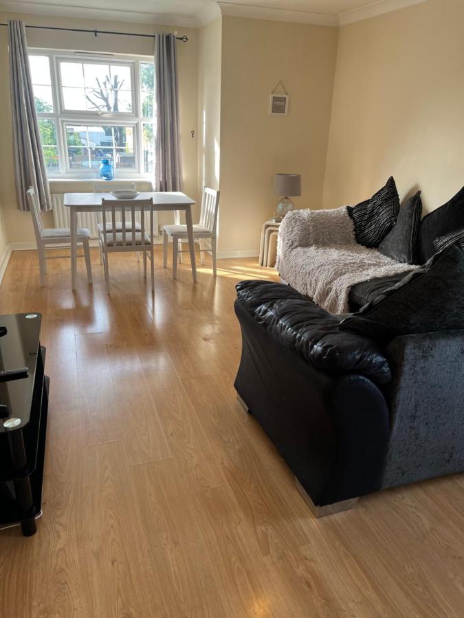 B&B Dunstable - Lovely Two bed flat located in the heart of Dunstable - Bed and Breakfast Dunstable