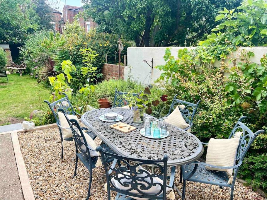 Spacious Semi-detached Southsea House, Free Parking On Drive - Ferienwohnung
