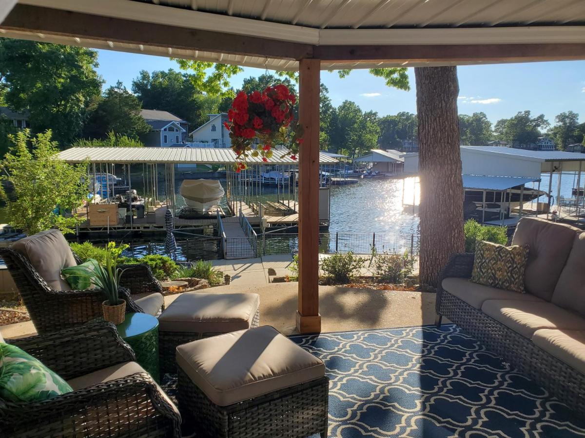 PRIVATE LAKE HOUSE Sleeps Large Groups ON THE WATER Swim n Boat Dock LOTS of AMENITIES - B&B