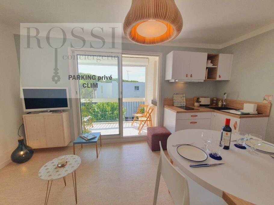 Charmant Studio Parking privé Clim au POINT ZERO - ROSSIconciergerie - Linge inclus - B&B