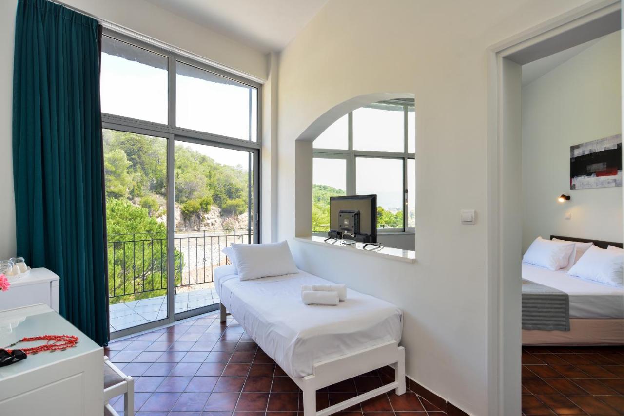 Dreibettzimmer mit Bergblick