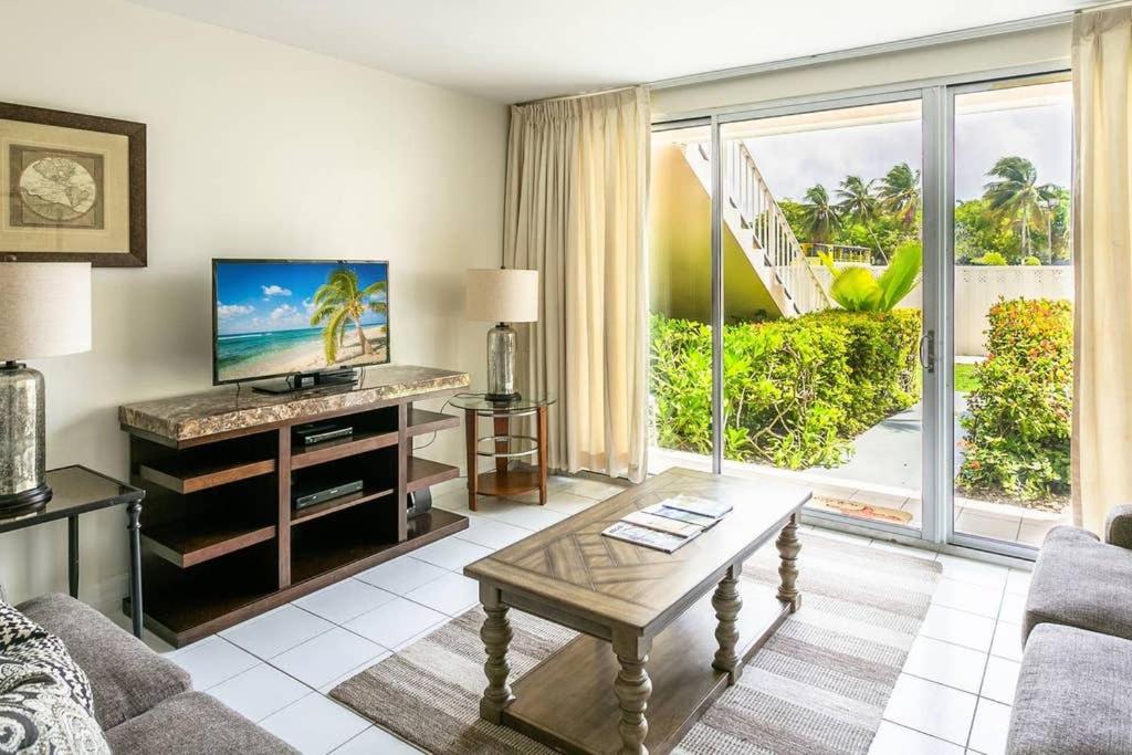 Beach Living at Island Pine Villas BLP - B&B George Town