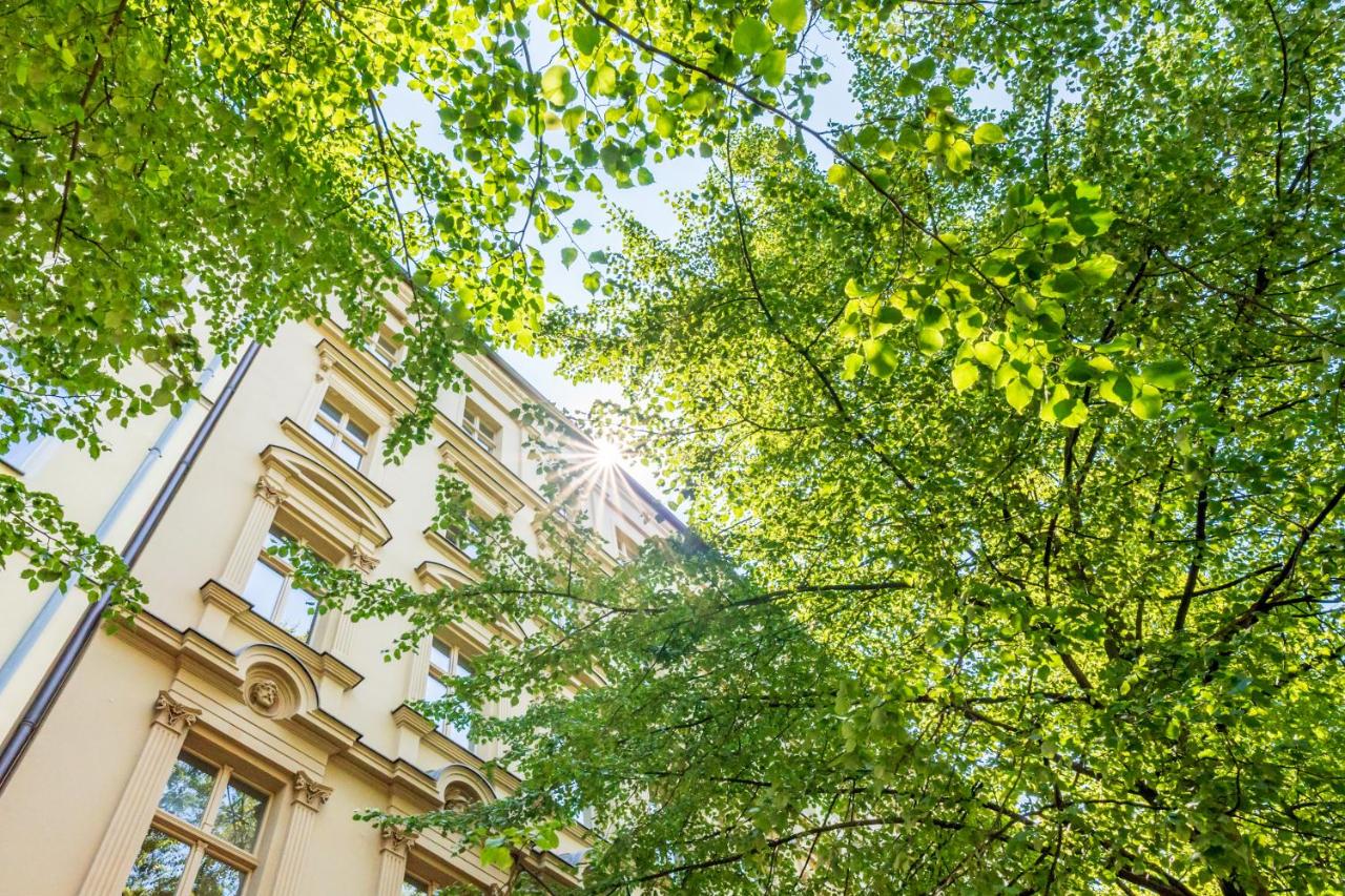 The Straßburger, stylish 3 BR apartment in downtown Berlin - B&B