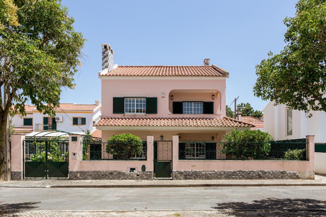 B&B Charneca de Caparica - JOIVY Superb house with garden and patio - Bed and Breakfast Charneca de Caparica