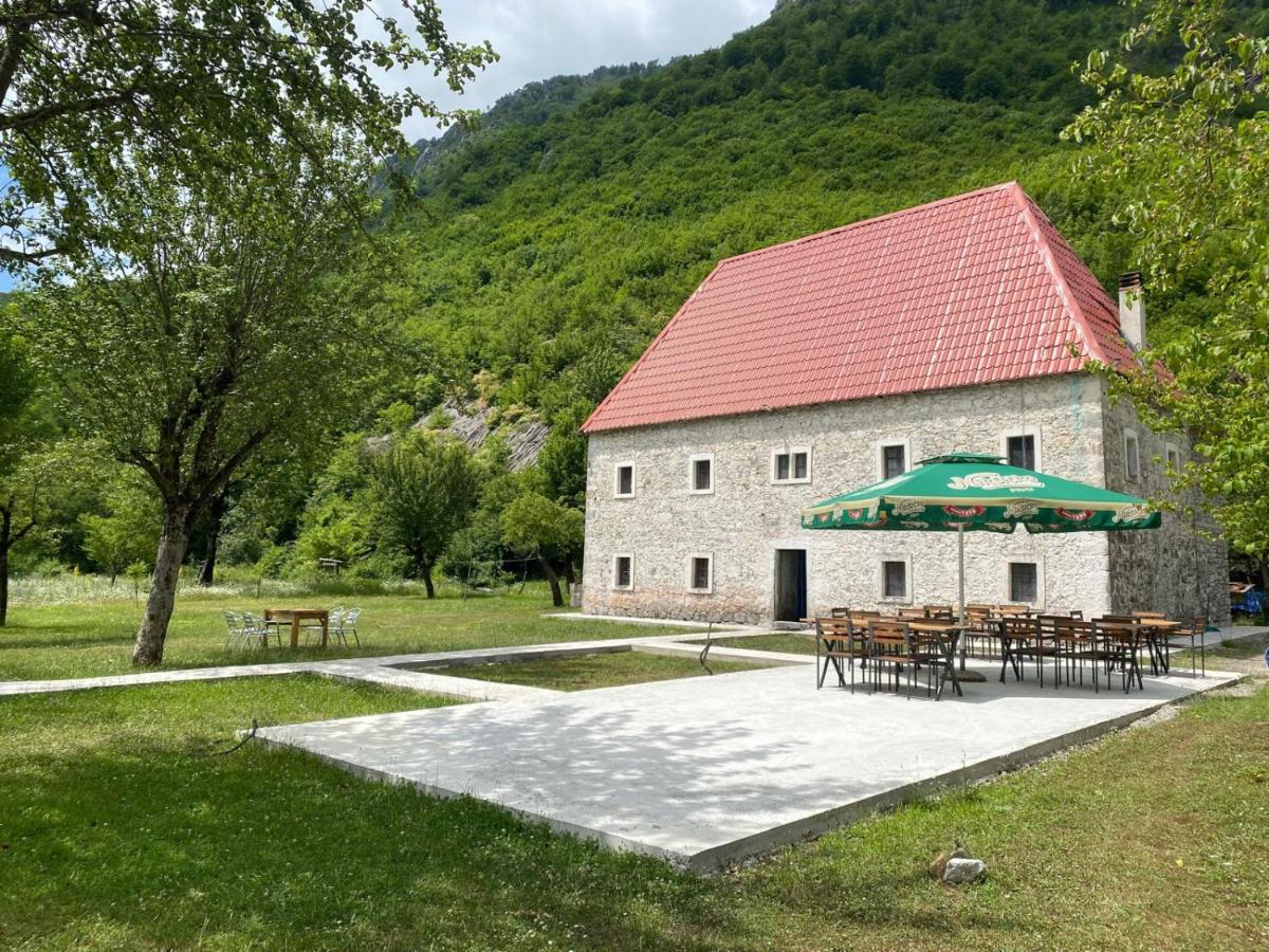 B&B Ndërlysaj - Bujtina Shpjia e Gjyshit - Bed and Breakfast Ndërlysaj