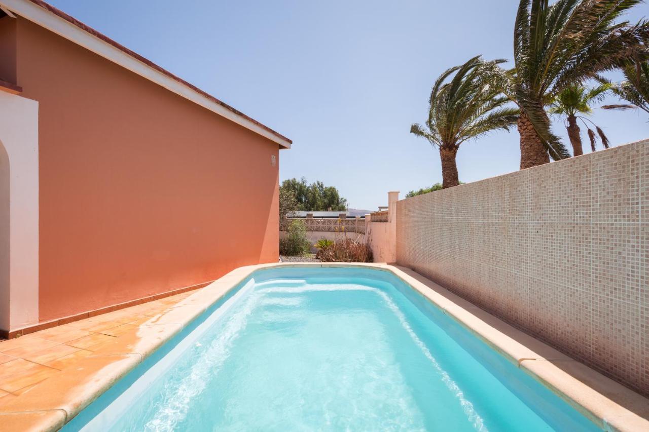 Home2Book Quiet Villa with Private Pool - B&B